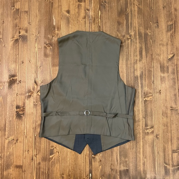 Combatant Gentlemen Charcoal Gray Three Piece Suit - Picture 6 of 8